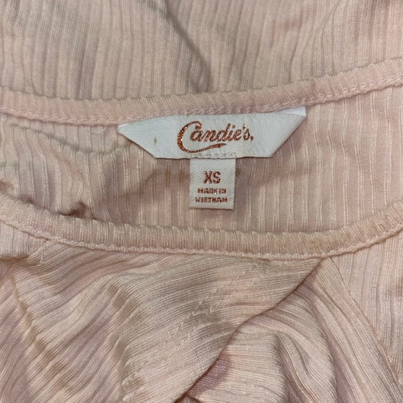 CANDIE’S light pink cold shoulder keyhole top with cinch sides in women’s XS - Picture 7 of 8